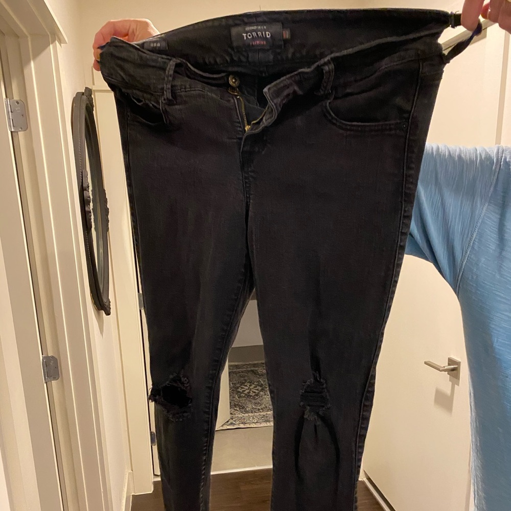 Skinny distressed jegging